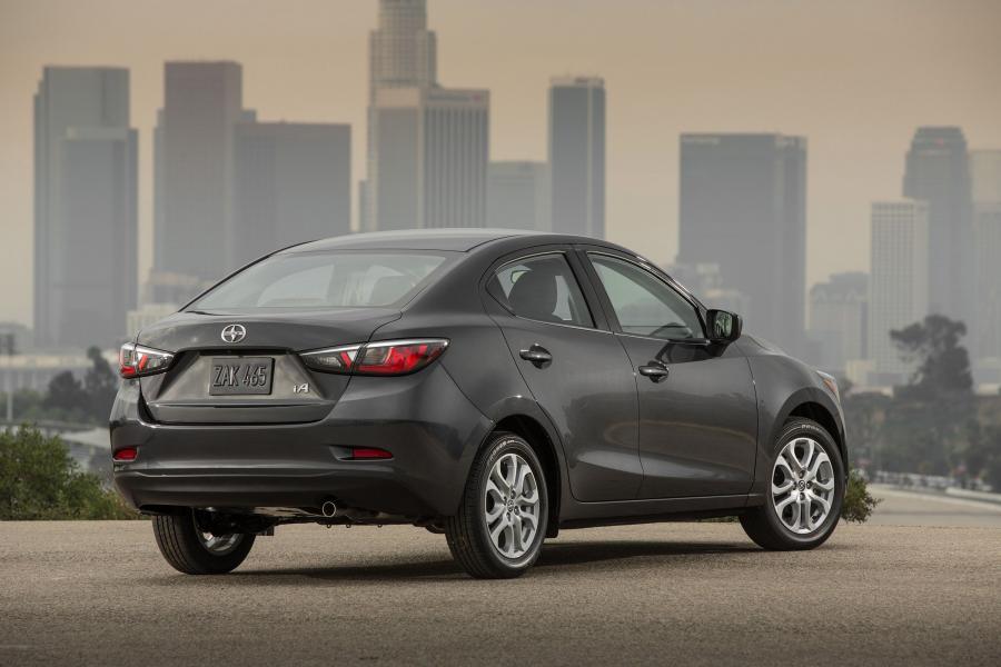  Scion iA 2015 года  (фото 21 из 31)
